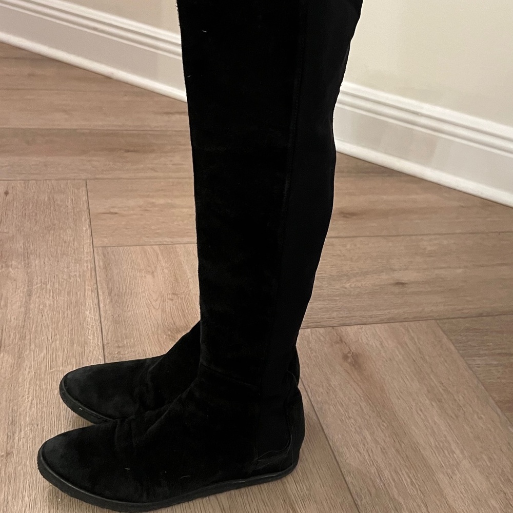 Vintage Stuart Weitzman Suede Knee-High Boots – Style KW 95606 – Size 7.5M